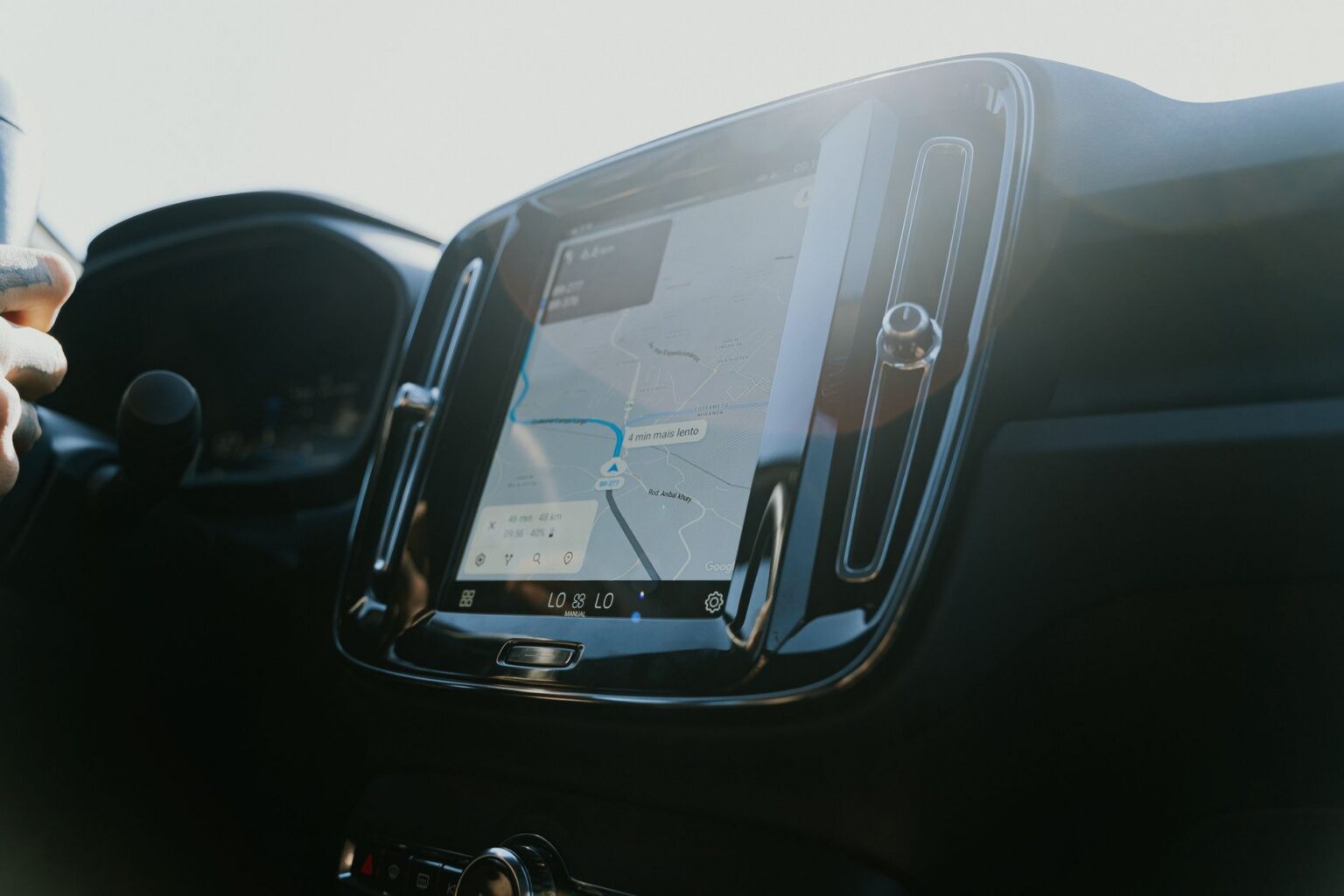 Écran tactile de navigation sur une planche de bord